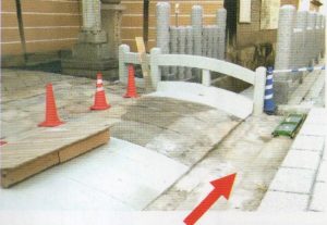 創建当初の頃と思われる石畳